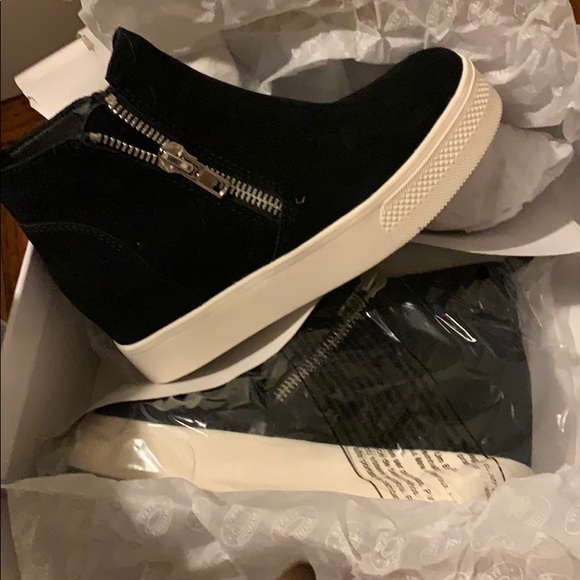 Steve Madden Wedgie Black Sued - Picture 3 of 4